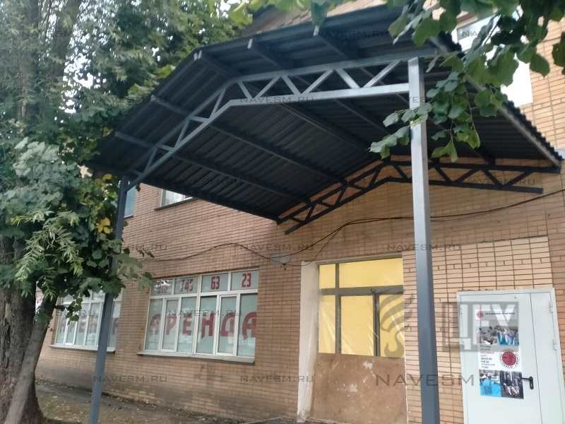 Козырек над входной группой в офис