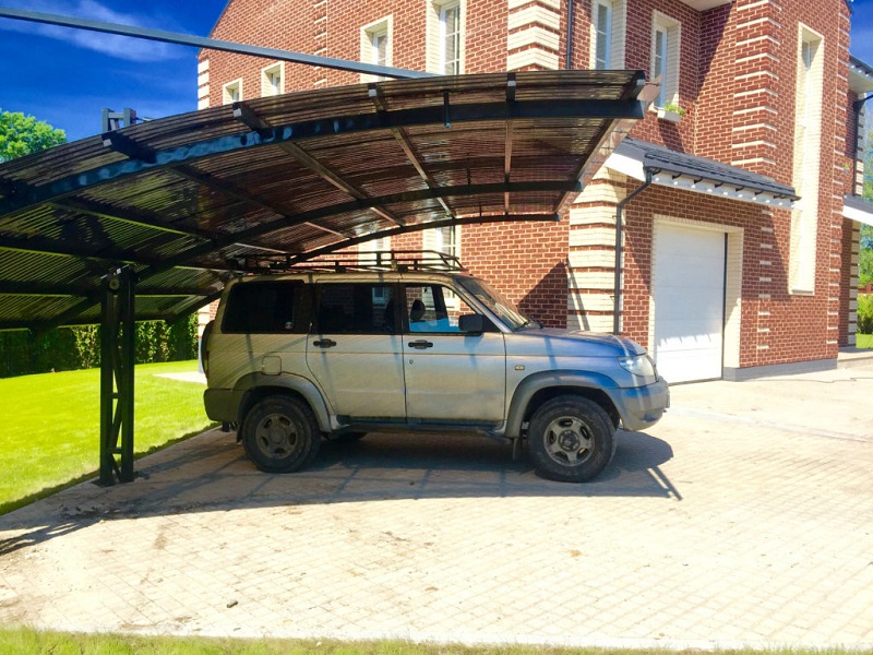 Консольный навес для отдыха во дворе или для автомобиля