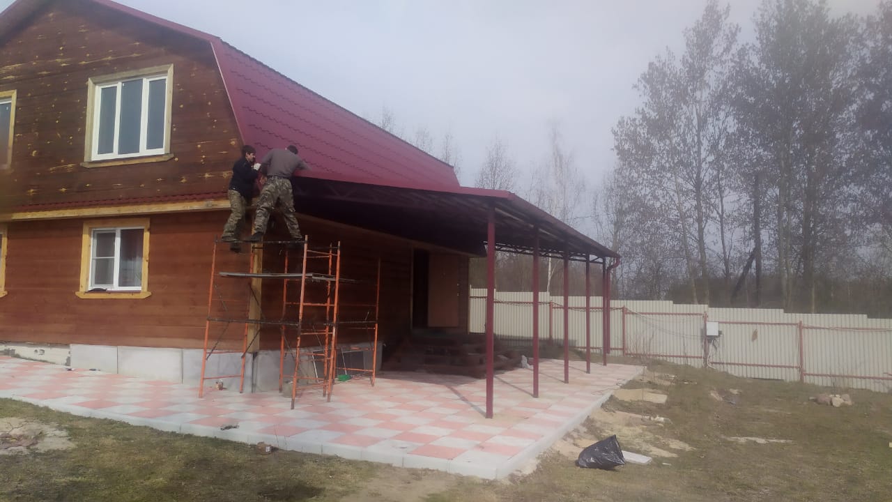 Пристенный навес с металлочерепицей